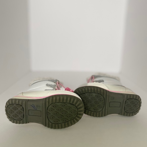 Toddler White & Pink Snow boots - Picture 7 of 8